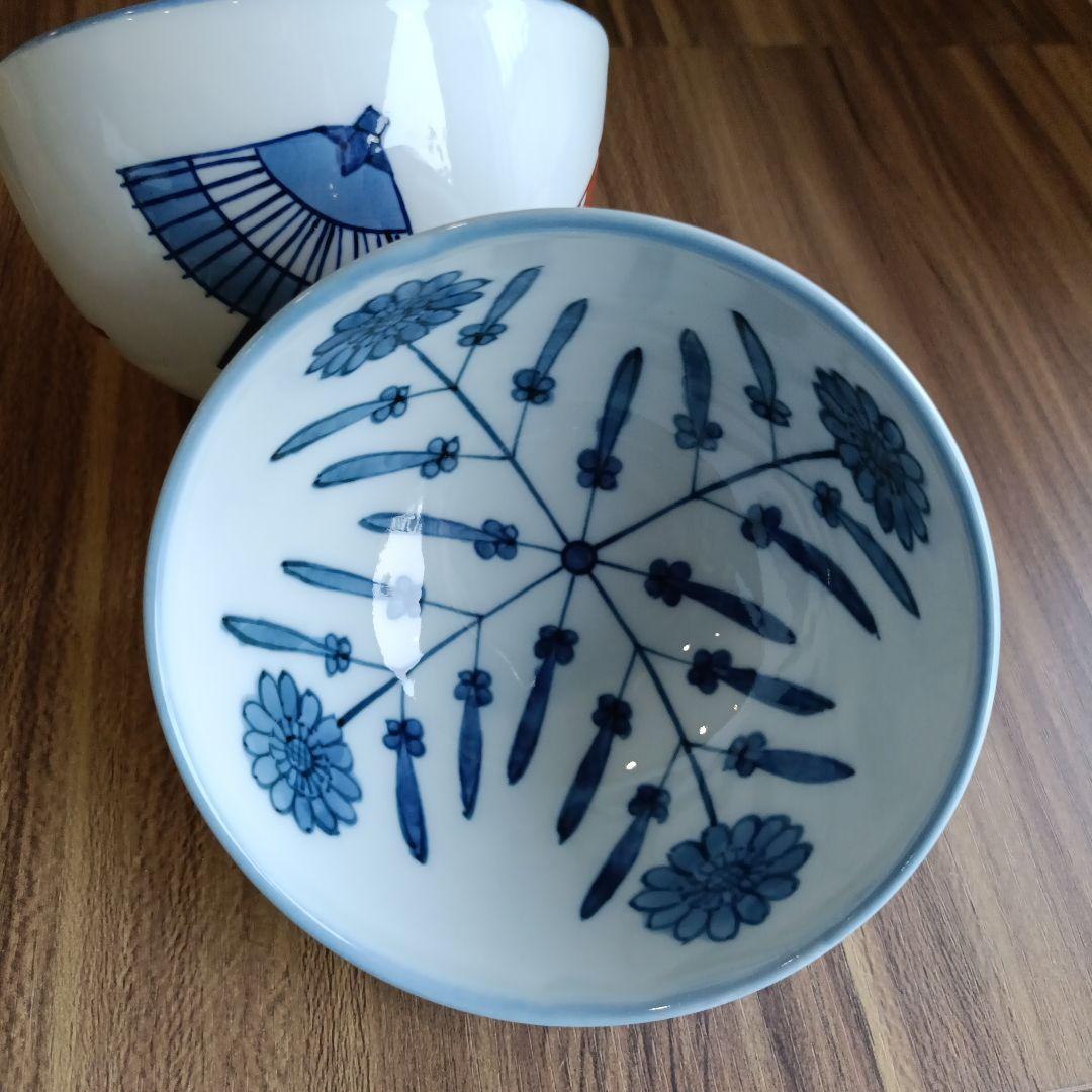 源右衛門　 青と赤の花柄と傘柄　 飯碗