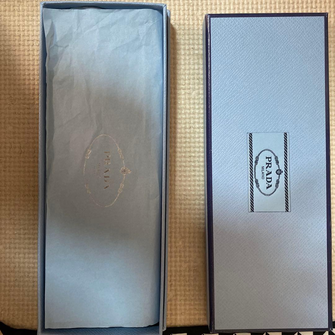 PRADA 三角形パターン スカーフ