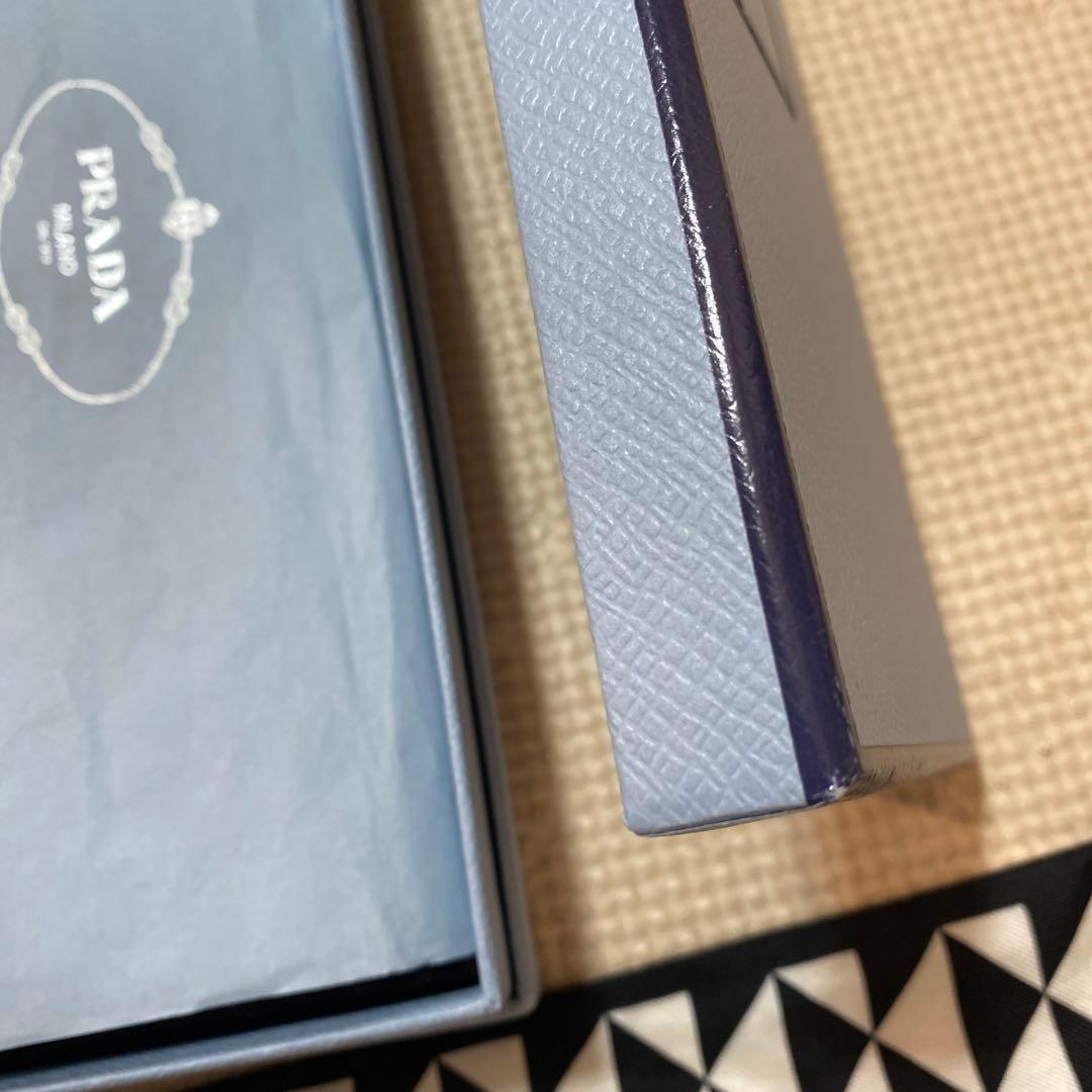 PRADA 三角形パターン スカーフ