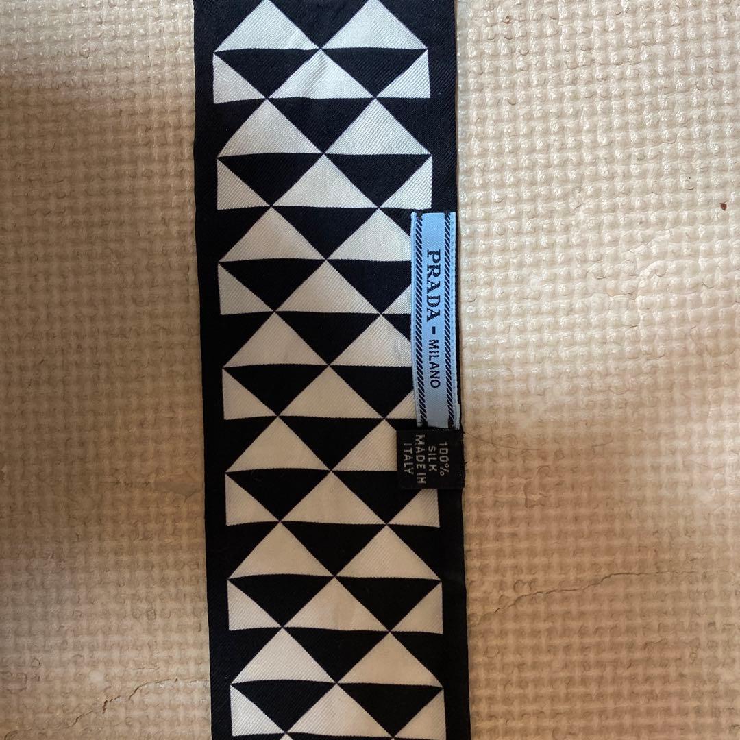 PRADA 三角形パターン スカーフ