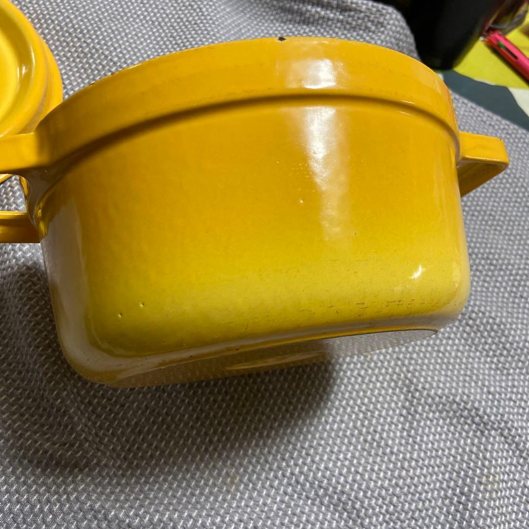 staub ラウンド　20センチ　イエロー　レモン