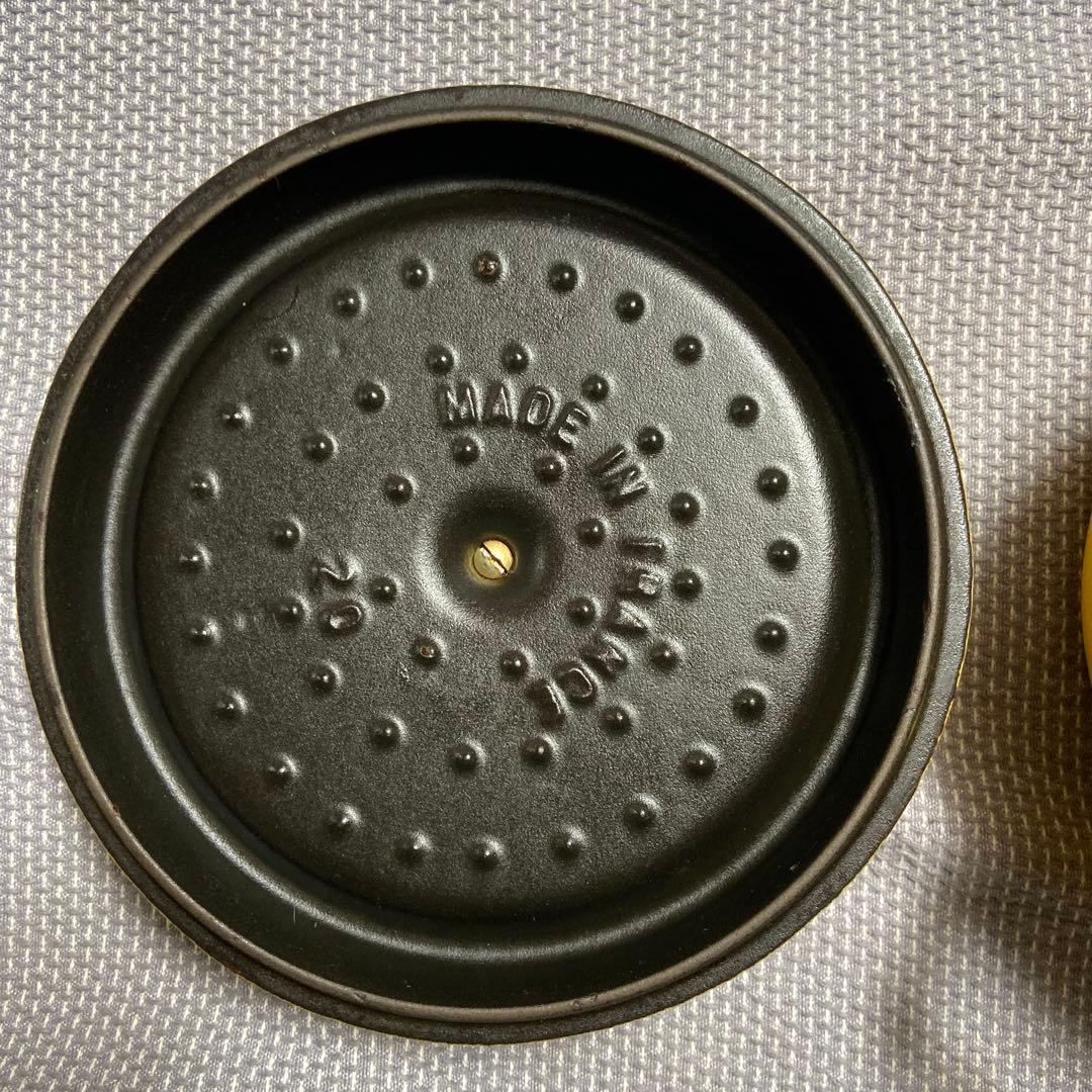 staub ラウンド　20センチ　イエロー　レモン