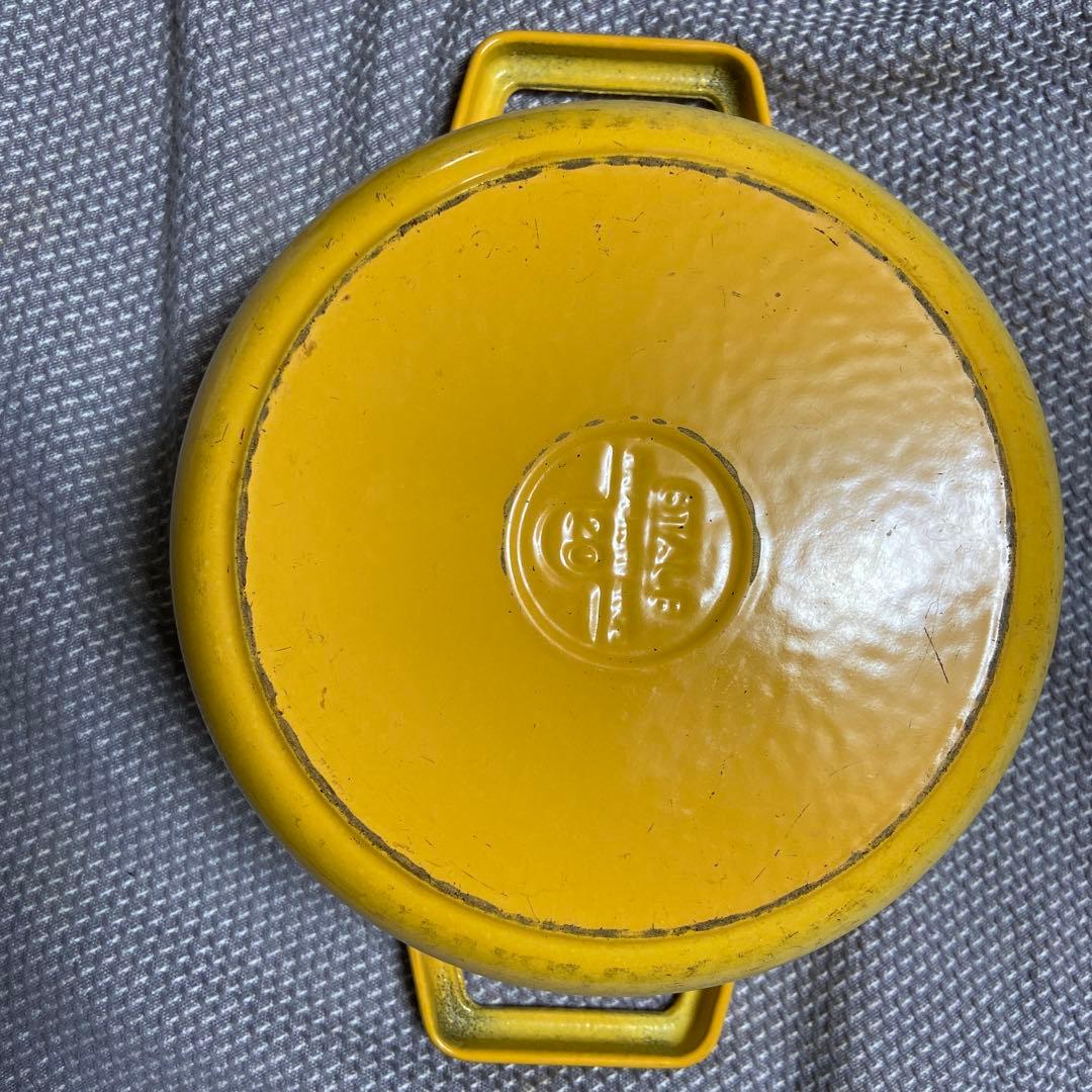 staub ラウンド　20センチ　イエロー　レモン