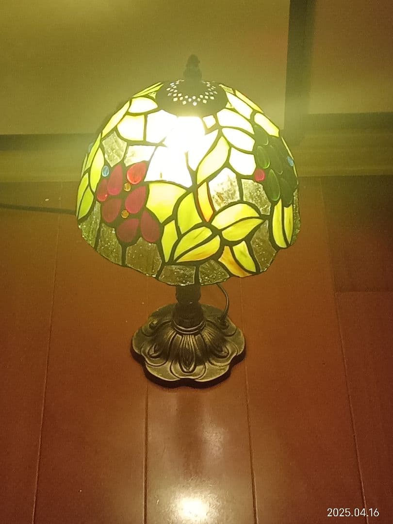 ケマ・クール ティファニースタイルのテーブルランプ LED