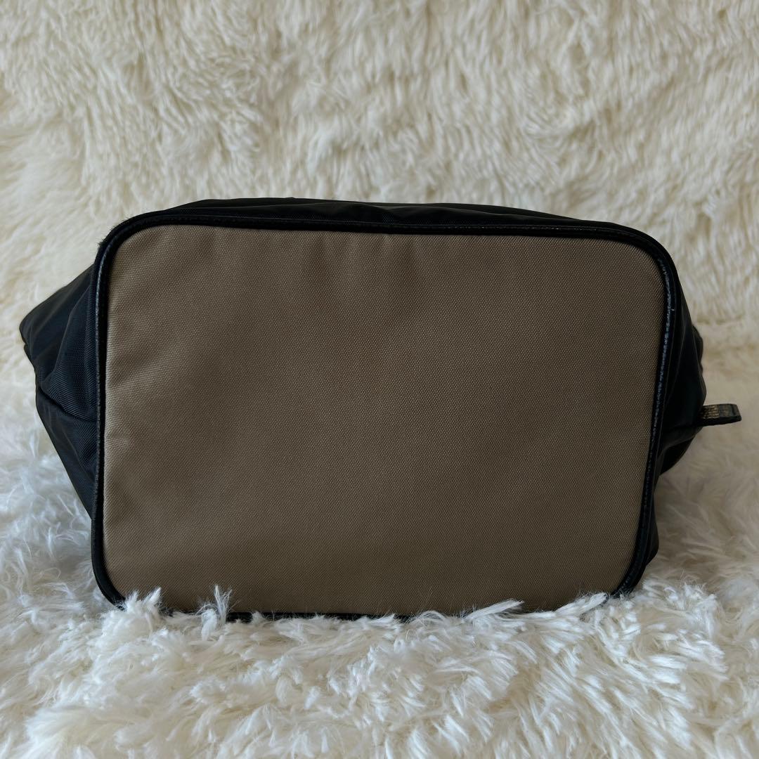 FURLA PIUMA フルラ　ピューマ　ショルダー　M ナイロンバッグ　黒