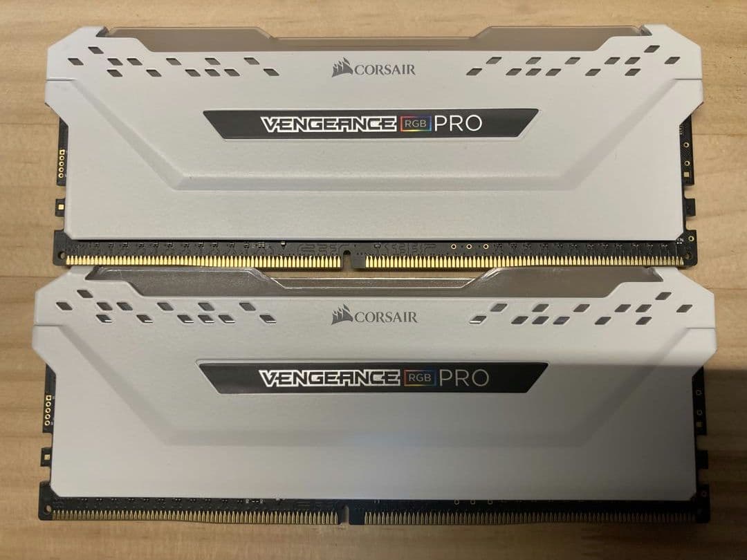 CORSAIR VENGEANCE RGB PRO 16GB DDR4 メモリ