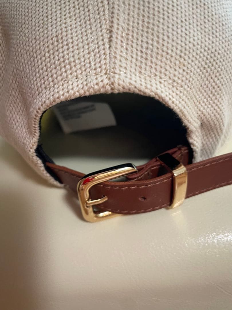 ミウミウ ベージュ キャップ