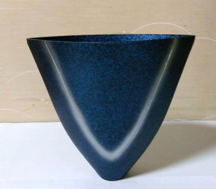 花器　合金　中板付き