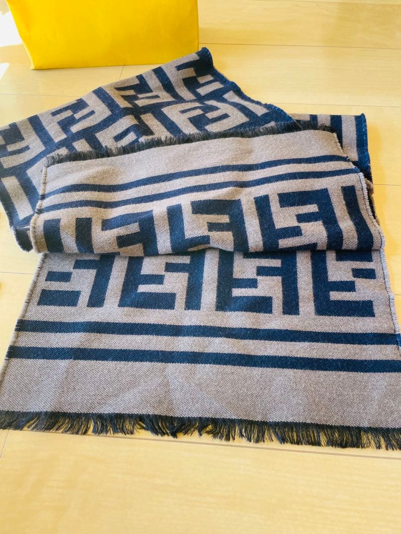 FENDI ウールマフラー ネイビー/ベージュ