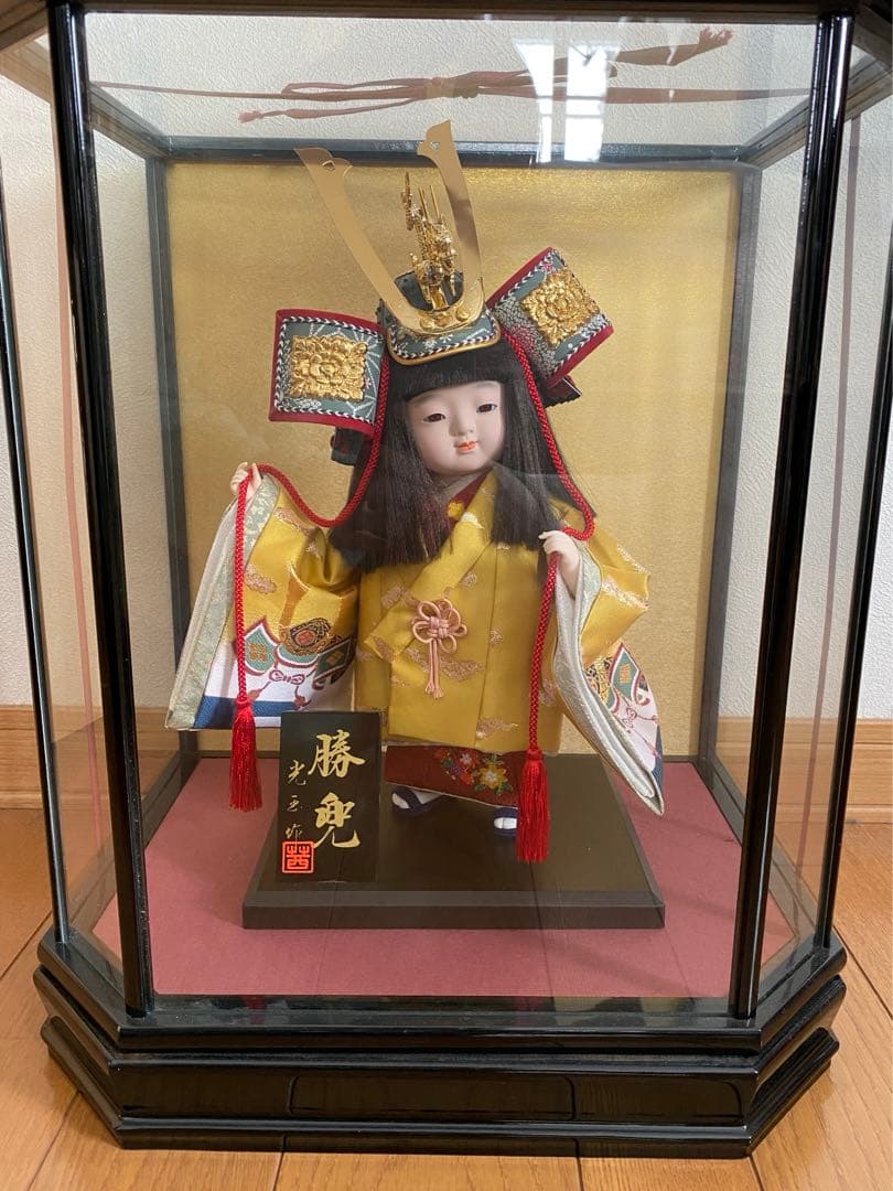 五月人形ガラスケース入り 勝兜