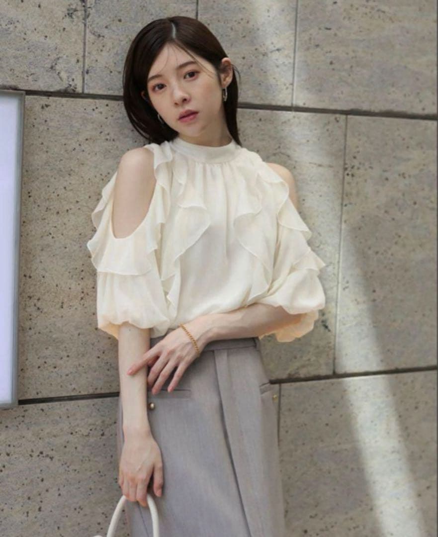 【完売品最終値下げ】Rirandtureオフショルダーフリルブラウス