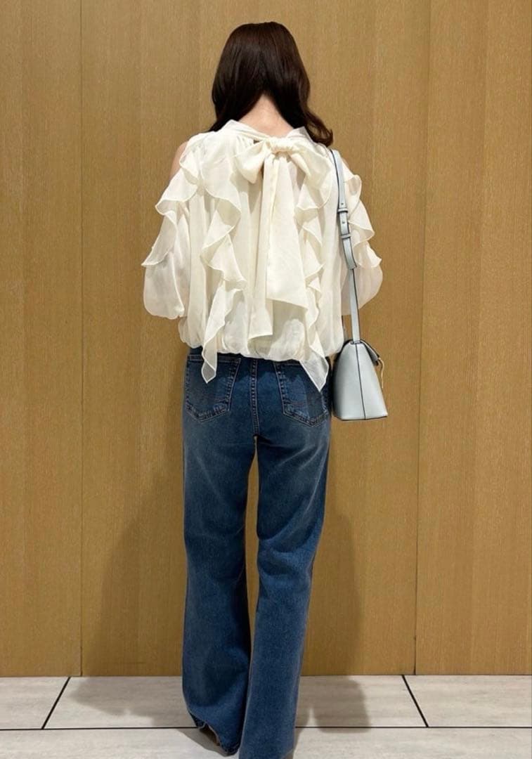 【完売品最終値下げ】Rirandtureオフショルダーフリルブラウス