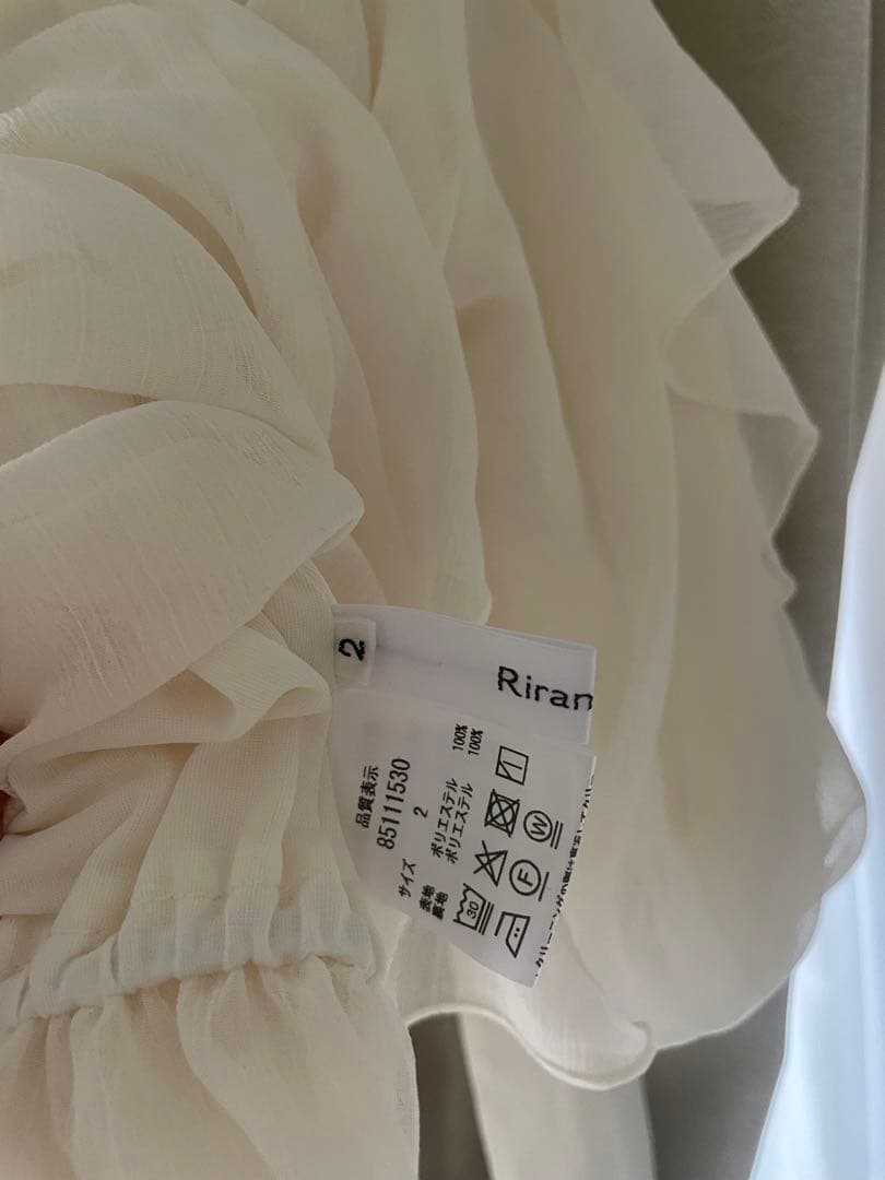 【完売品最終値下げ】Rirandtureオフショルダーフリルブラウス