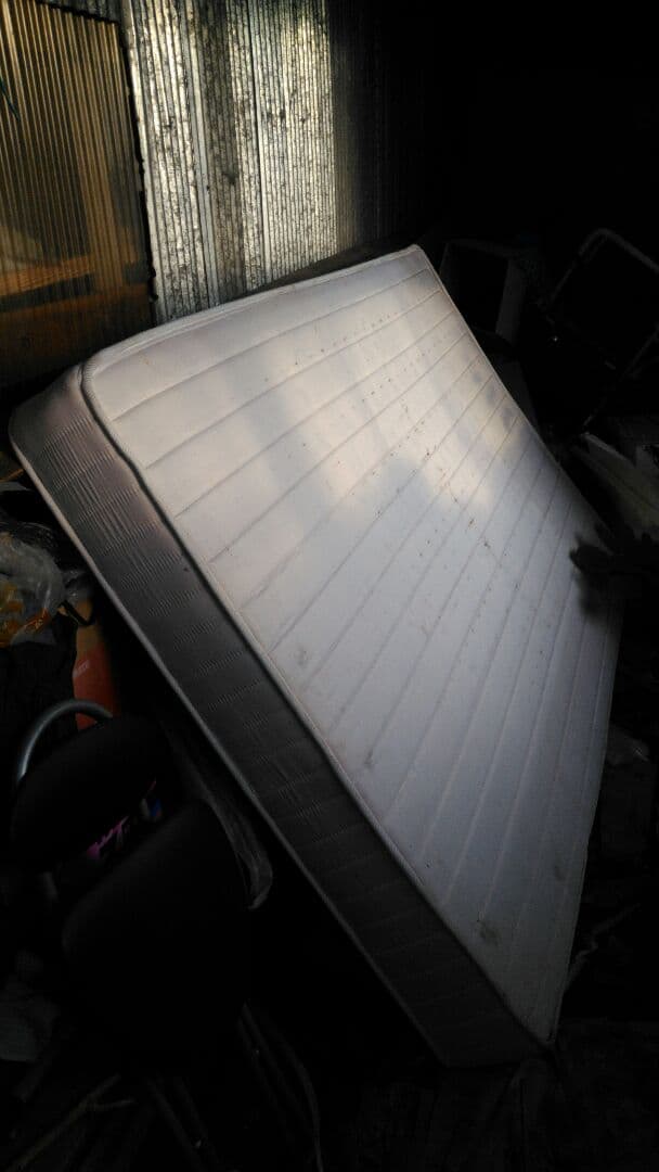 ベッドの枠・マットレス