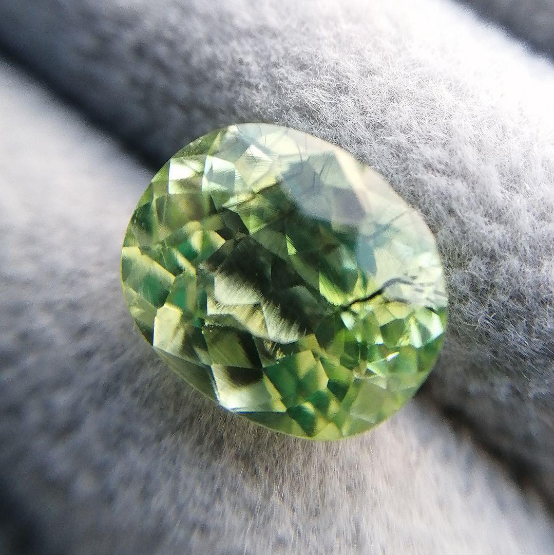 ルチルペリドット(ルドウィジャイトインペリドット)