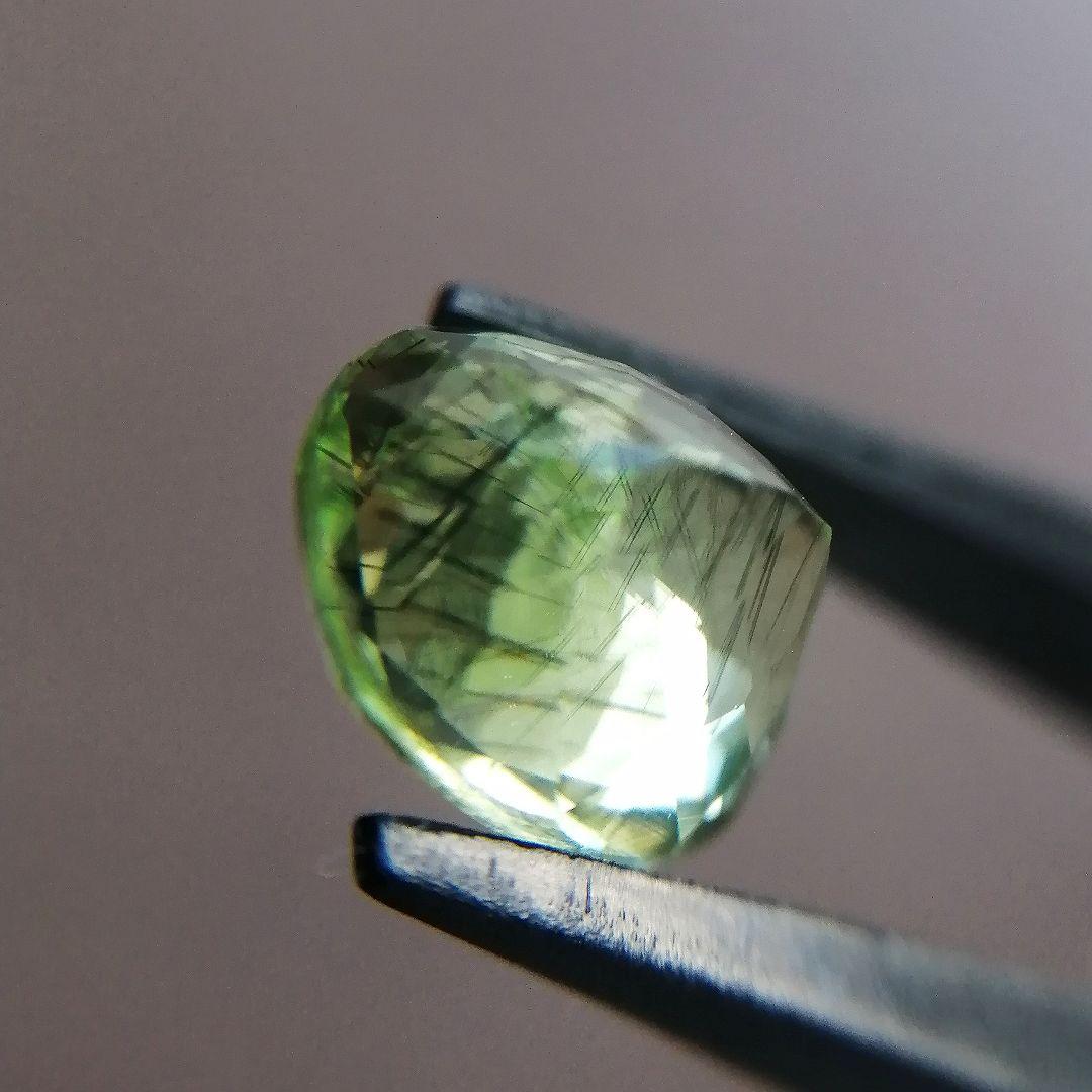 ルチルペリドット(ルドウィジャイトインペリドット)