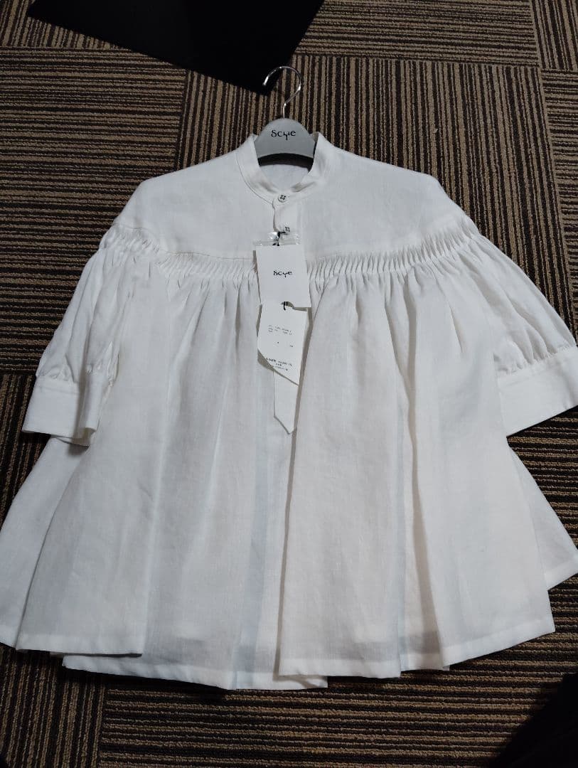 【新品タグ付き】scye オフショルダーシャツ 36 ホワイト
