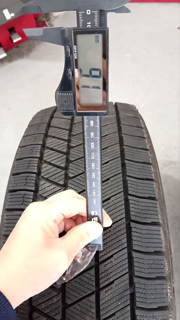 BRIDGESTONE 225/45R18 23年製　冬タイヤ　【No.②】