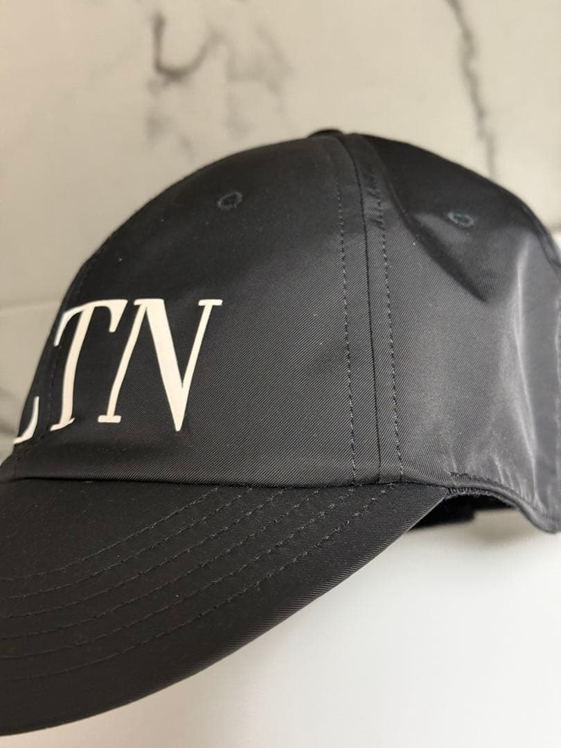 ヴァレンティノ VLTN ブラック ベースボールキャップ