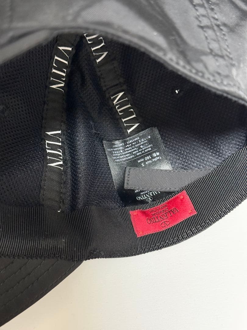 ヴァレンティノ VLTN ブラック ベースボールキャップ