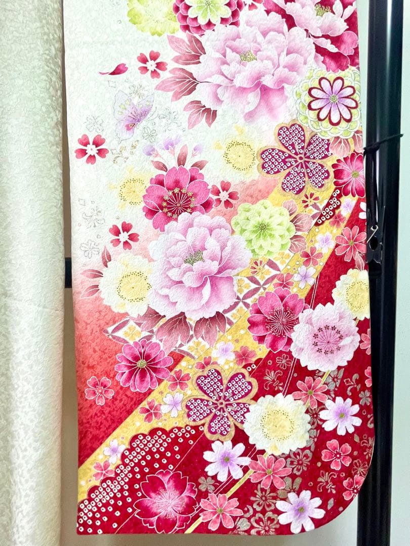 ［振袖］正絹　やわらかい白　生成り　桜　牡丹　蝶　箔　成人式