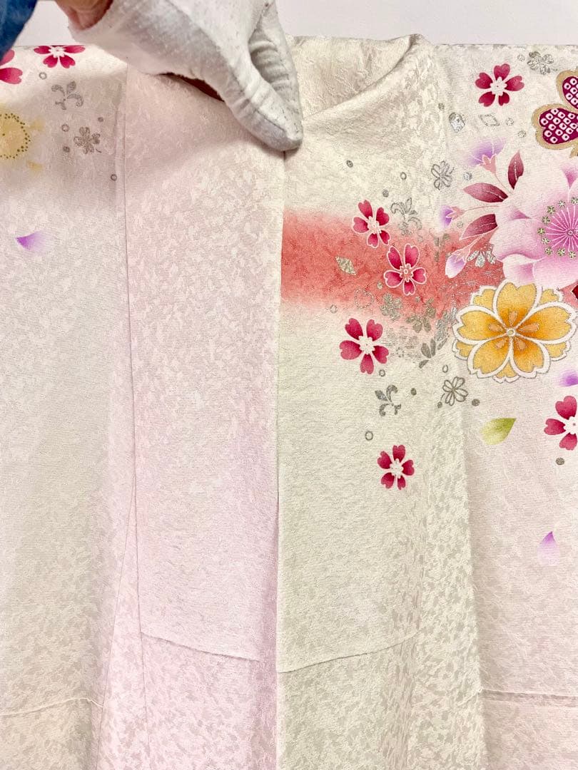 ［振袖］正絹　やわらかい白　生成り　桜　牡丹　蝶　箔　成人式