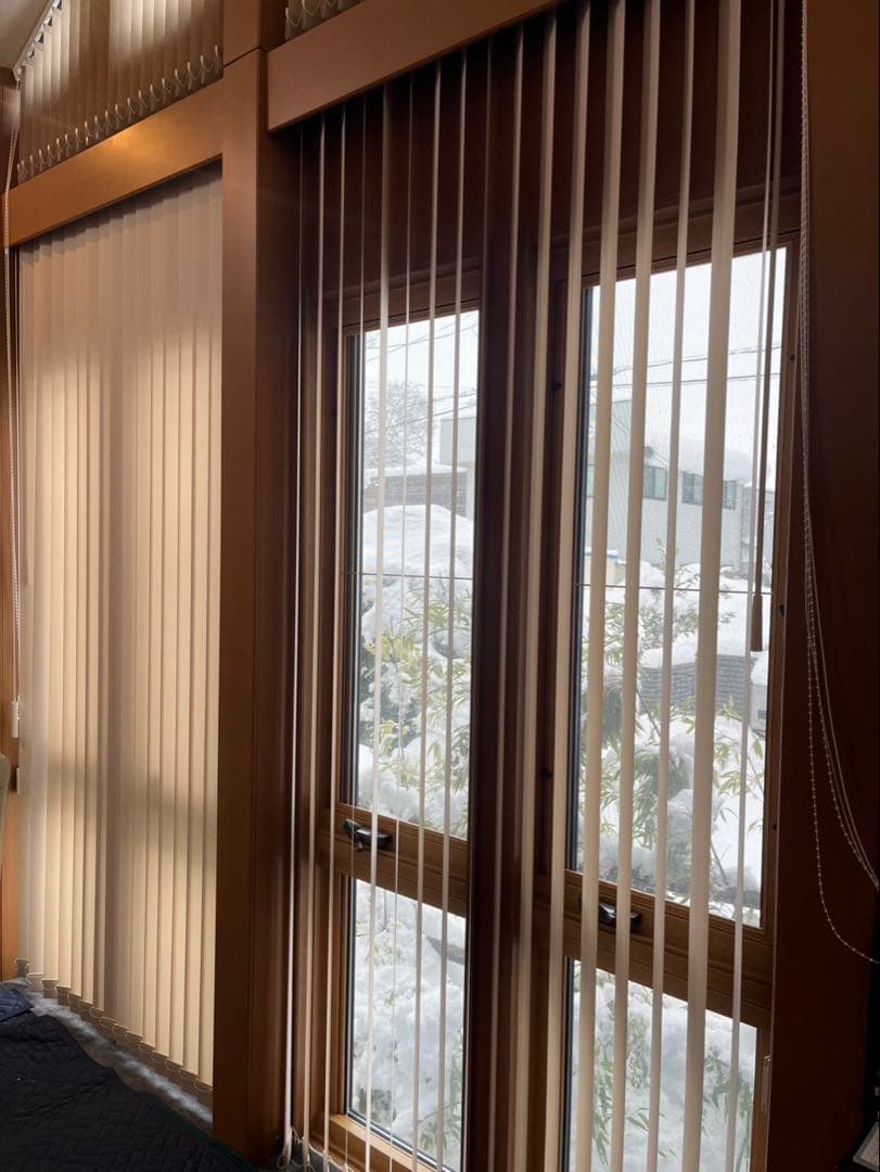 未使用 ベージュ バーチカルブラインド 取り付けキット付き