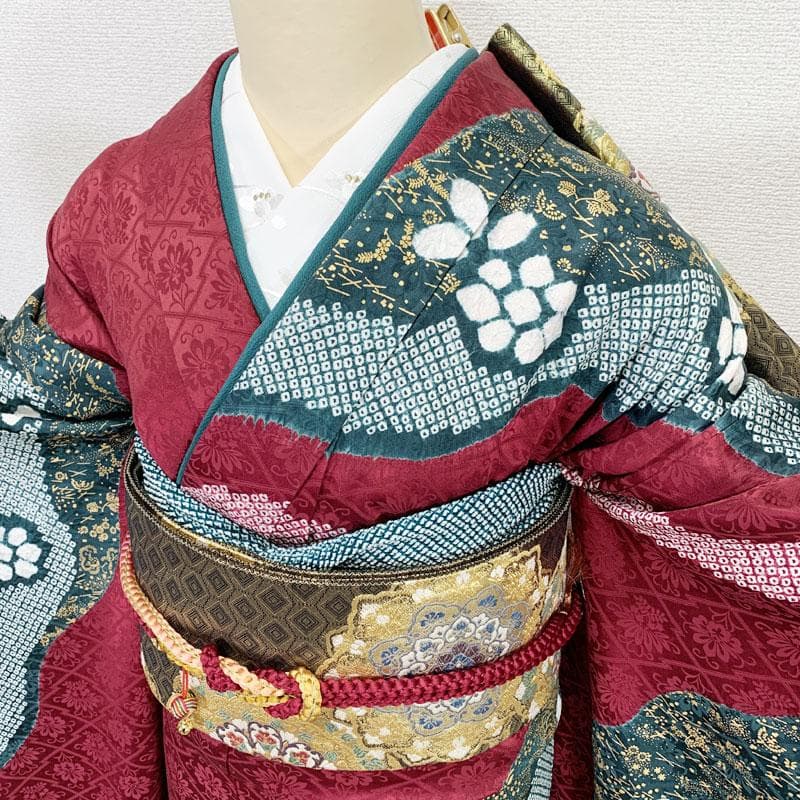 512z50☆振袖 身幅広め 古典柄 絞り染 金駒刺繍☆美品 成人式 結婚式