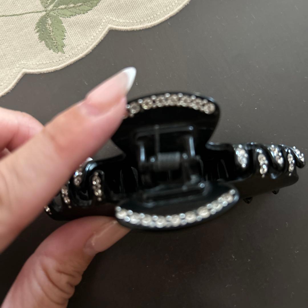 ジャンク品!! CHANEL 黒 ヘアクリップ ラインストーン付き
