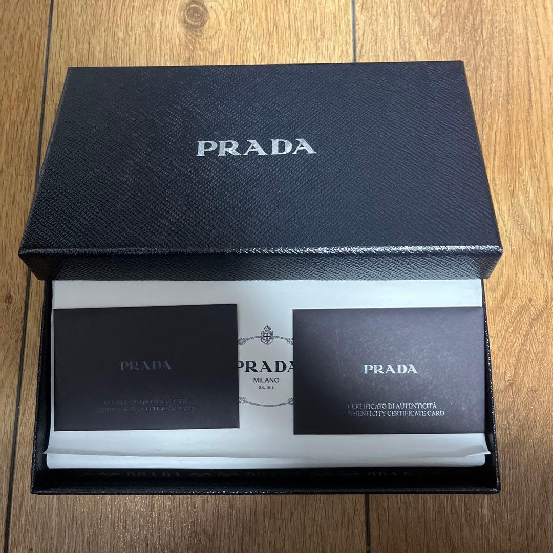 未使用　箱保証書付　PRADA 長財布　サフィアーノ　トライアングル　ネイビー