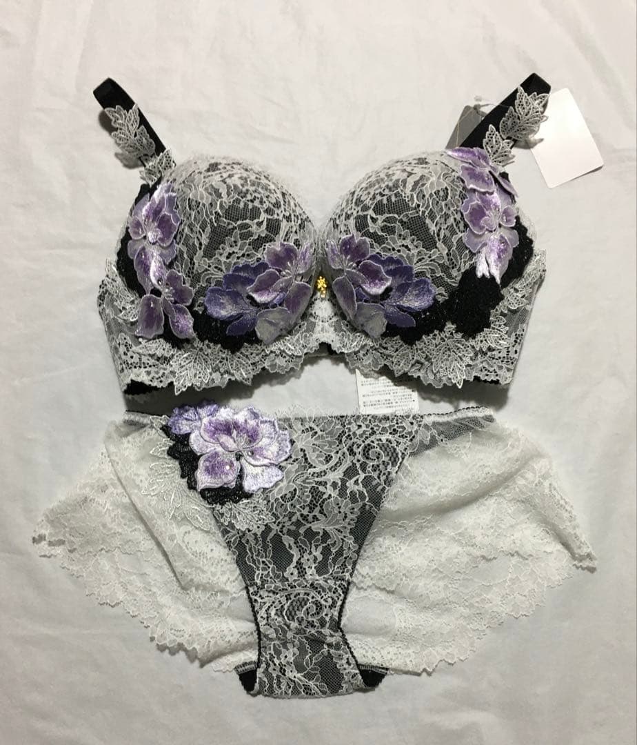 新品　ワコール　サルート 69G 店舗限定　ブラジャー G75 ショーツL