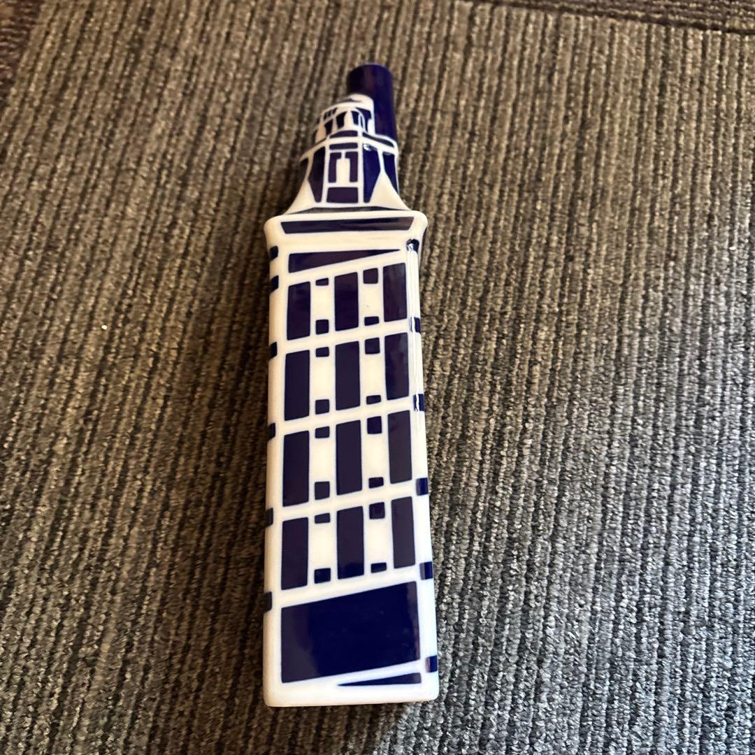 ビル型 陶器 置物 白と紺