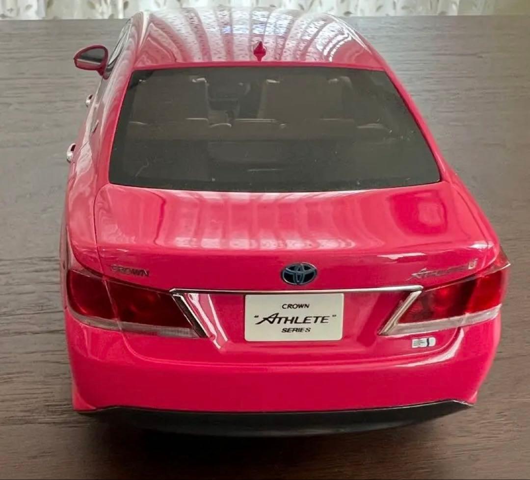 あのクラウンです　ピンクのクラウン　スケール 1/18　モデルカー　レプリカ