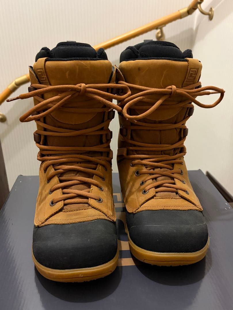 DEELUXE スノーボードブーツ 雪板　スノートイなどに