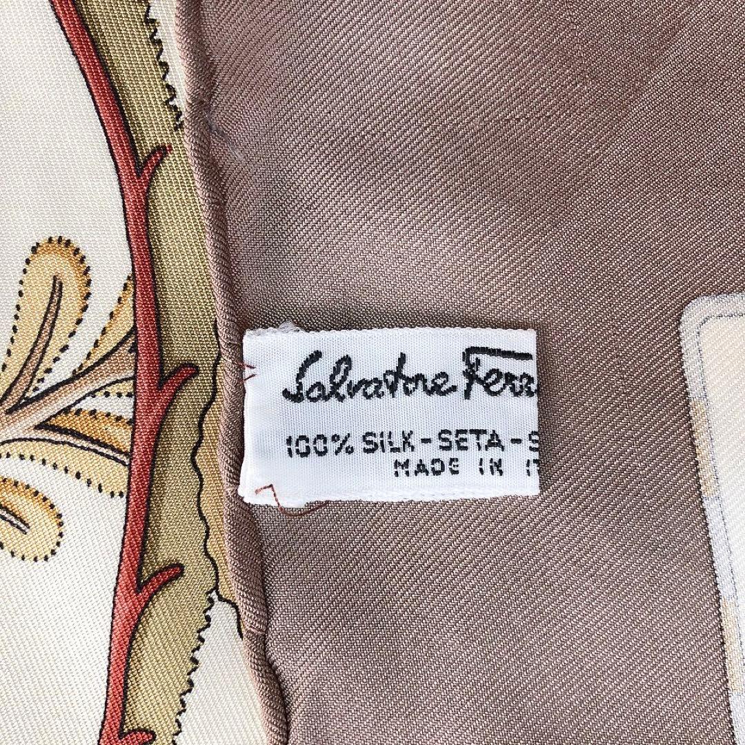 Ferragamo*フェラガモ　大判スカーフ　シルク100%　虎　猿　動物柄