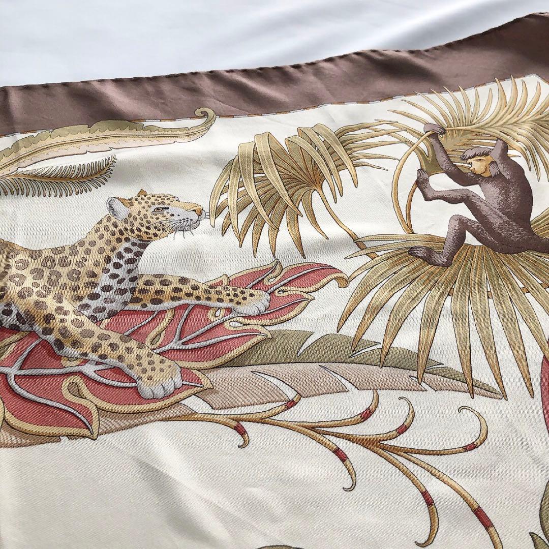 Ferragamo*フェラガモ　大判スカーフ　シルク100%　虎　猿　動物柄