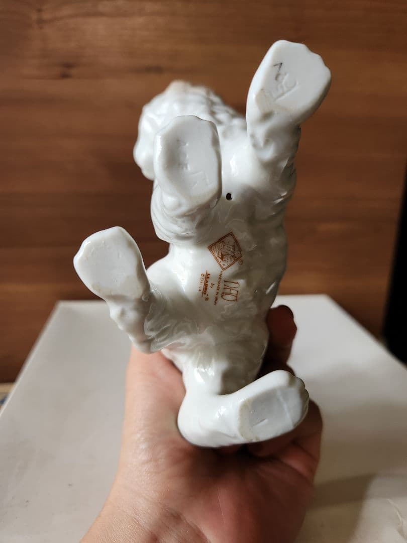 ホワイトとベージュ　猫　リヤドロ　NAO アンティーク　LLADRO 置物　陶器