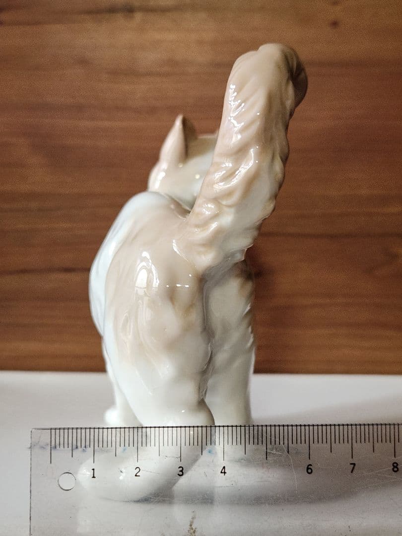 ホワイトとベージュ　猫　リヤドロ　NAO アンティーク　LLADRO 置物　陶器