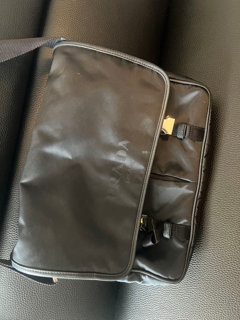 PRADA ネイビー メッセンジャーバッグ