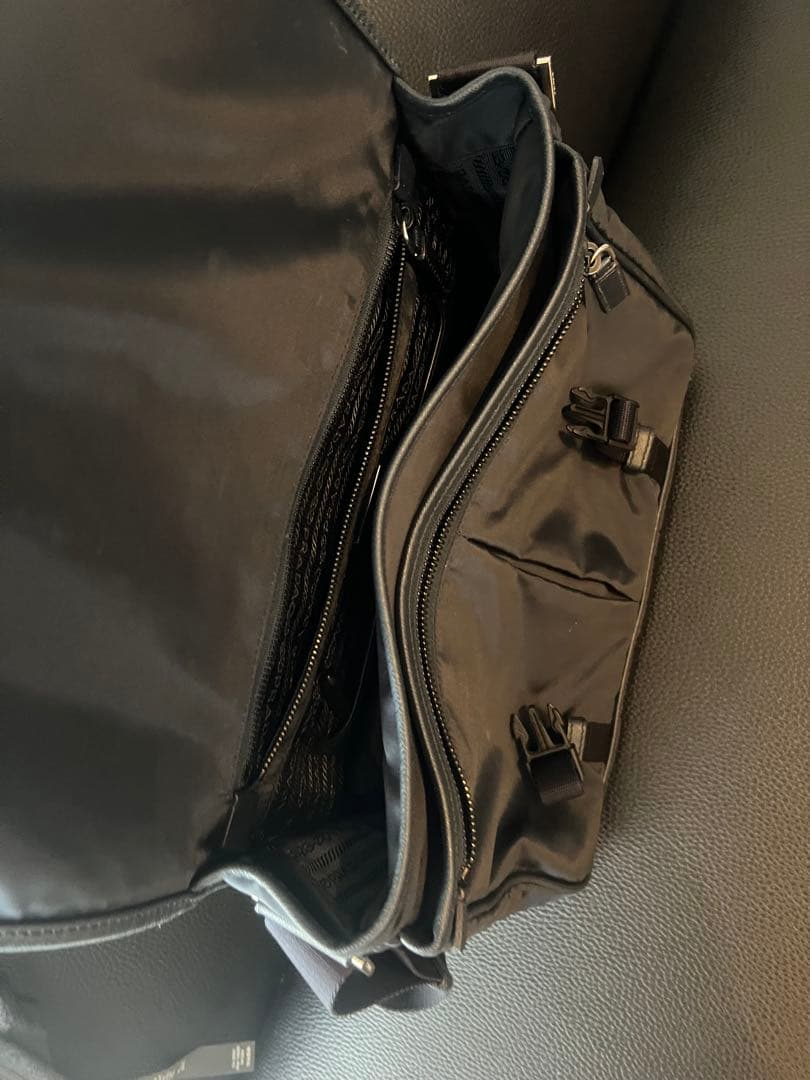 PRADA ネイビー メッセンジャーバッグ