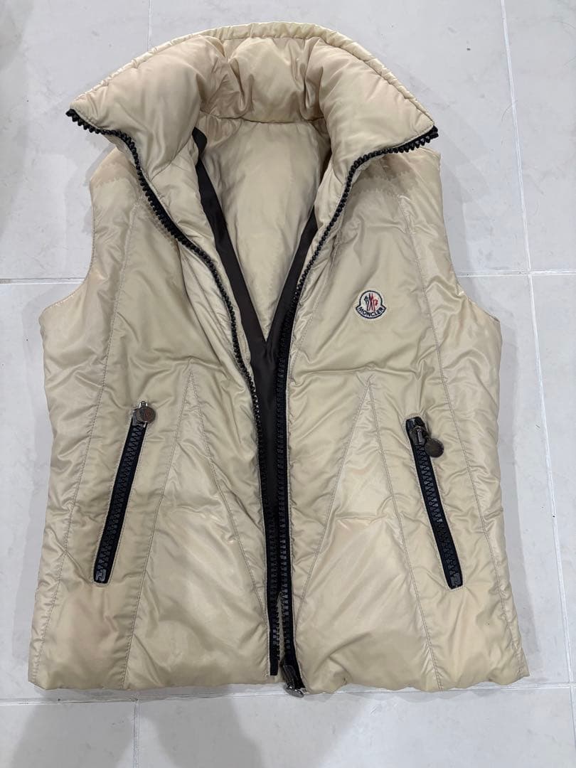 モンクレール リバーシブル ベージュ ダウンベスト