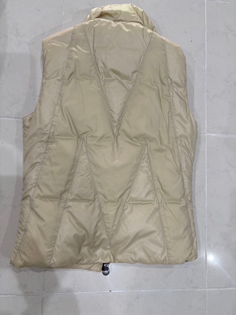 モンクレール リバーシブル ベージュ ダウンベスト