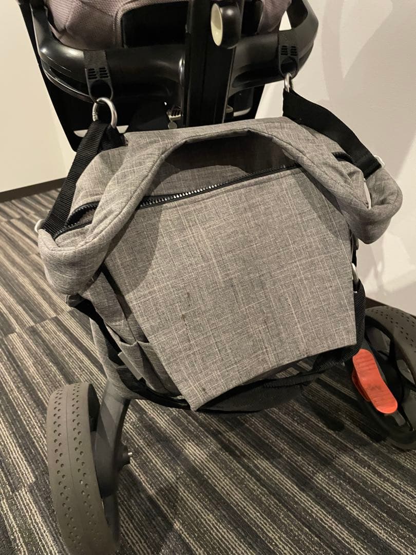 大人気！ベビーカー　ストッケエクスプローリー V6 コット付き