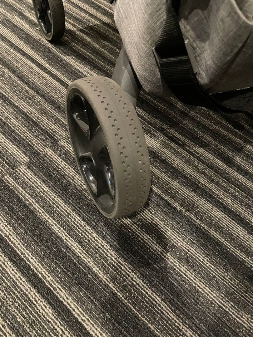 大人気！ベビーカー　ストッケエクスプローリー V6 コット付き