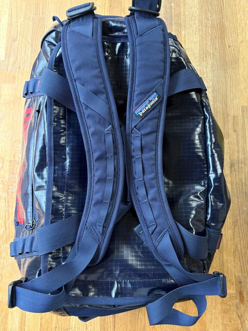 ちゃっぷ: パタゴニア　ブラックホールダッフル40L ネイビー