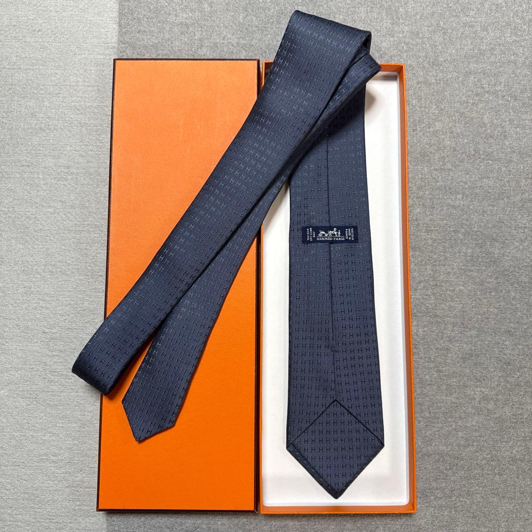 美品　エルメス　ネクタイ　紺　H柄H織ファソネ