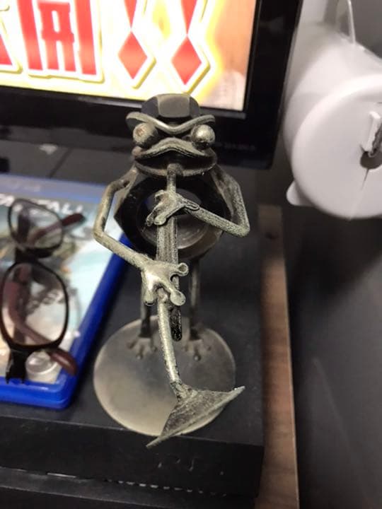 ラッパを吹くカエル