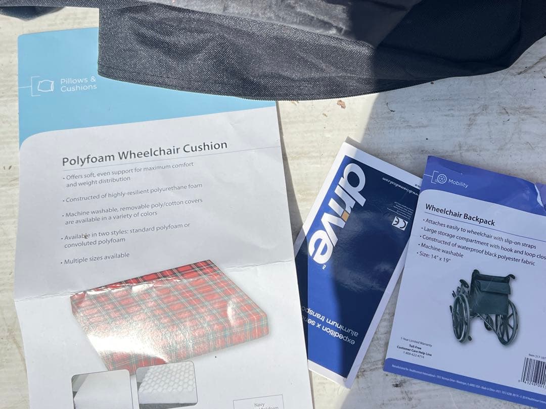 Expedition X EXP19LTRD 赤い折りたたみ介助用車椅子