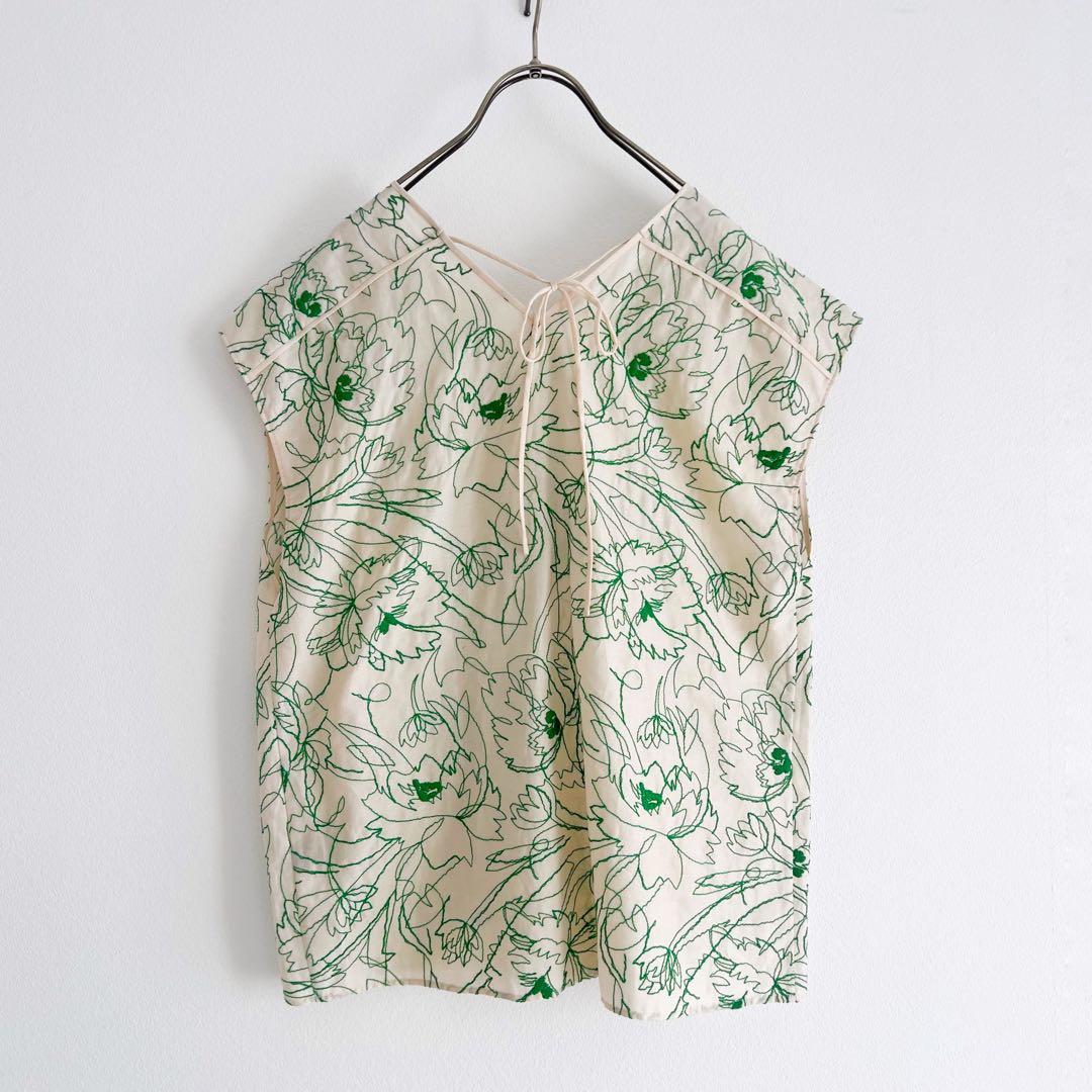 TOMORROWLAND ラインリーフエンブロイダリー キャップスリーブブラウス