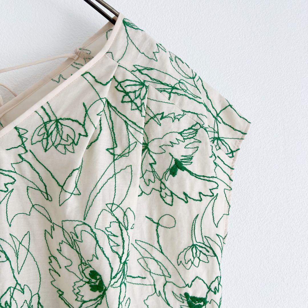 TOMORROWLAND ラインリーフエンブロイダリー キャップスリーブブラウス